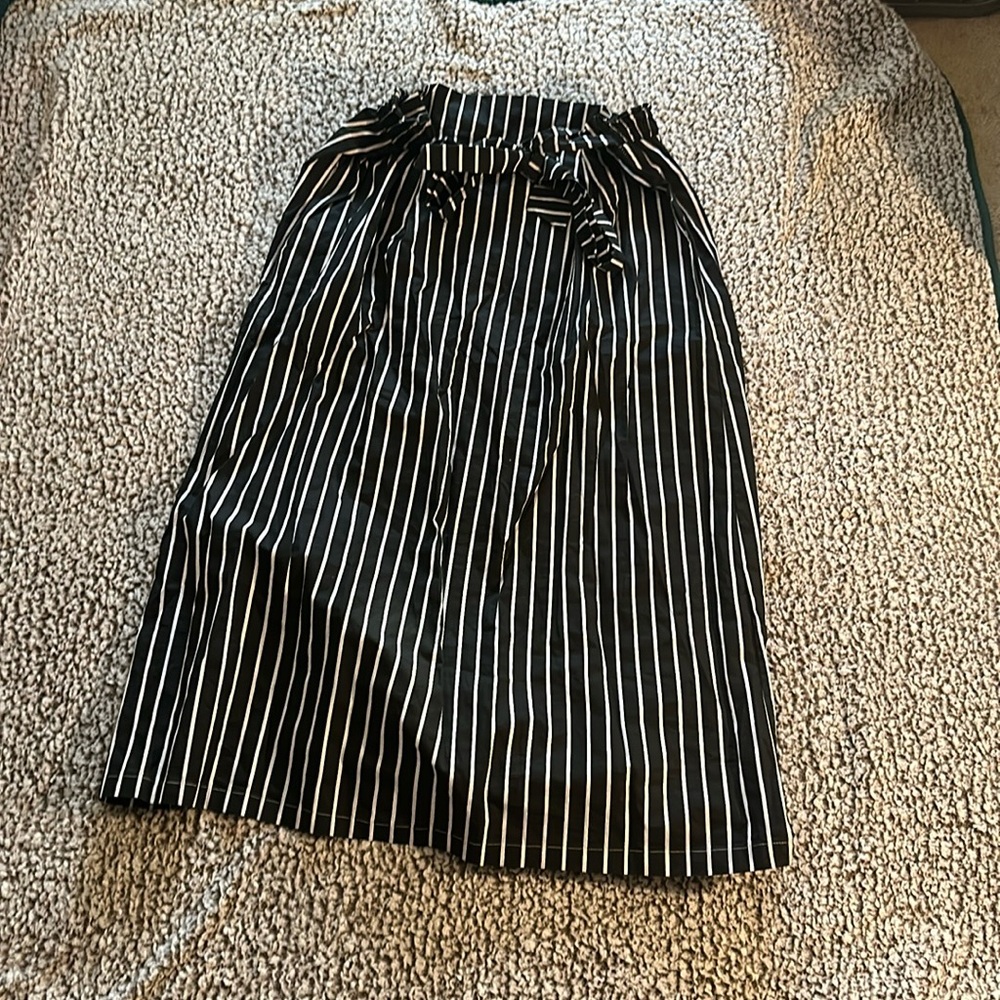 Black and white stripe skirt with built in belt